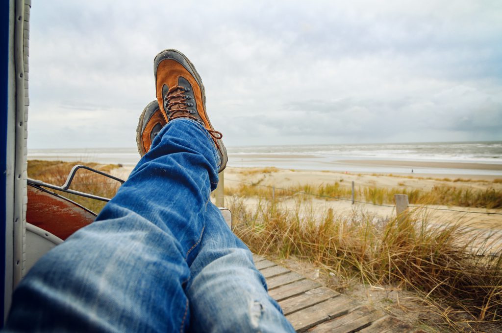 Rasten beim Wandern am Meer